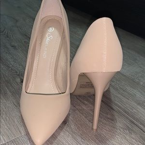 Nude pumps brand new size 6
